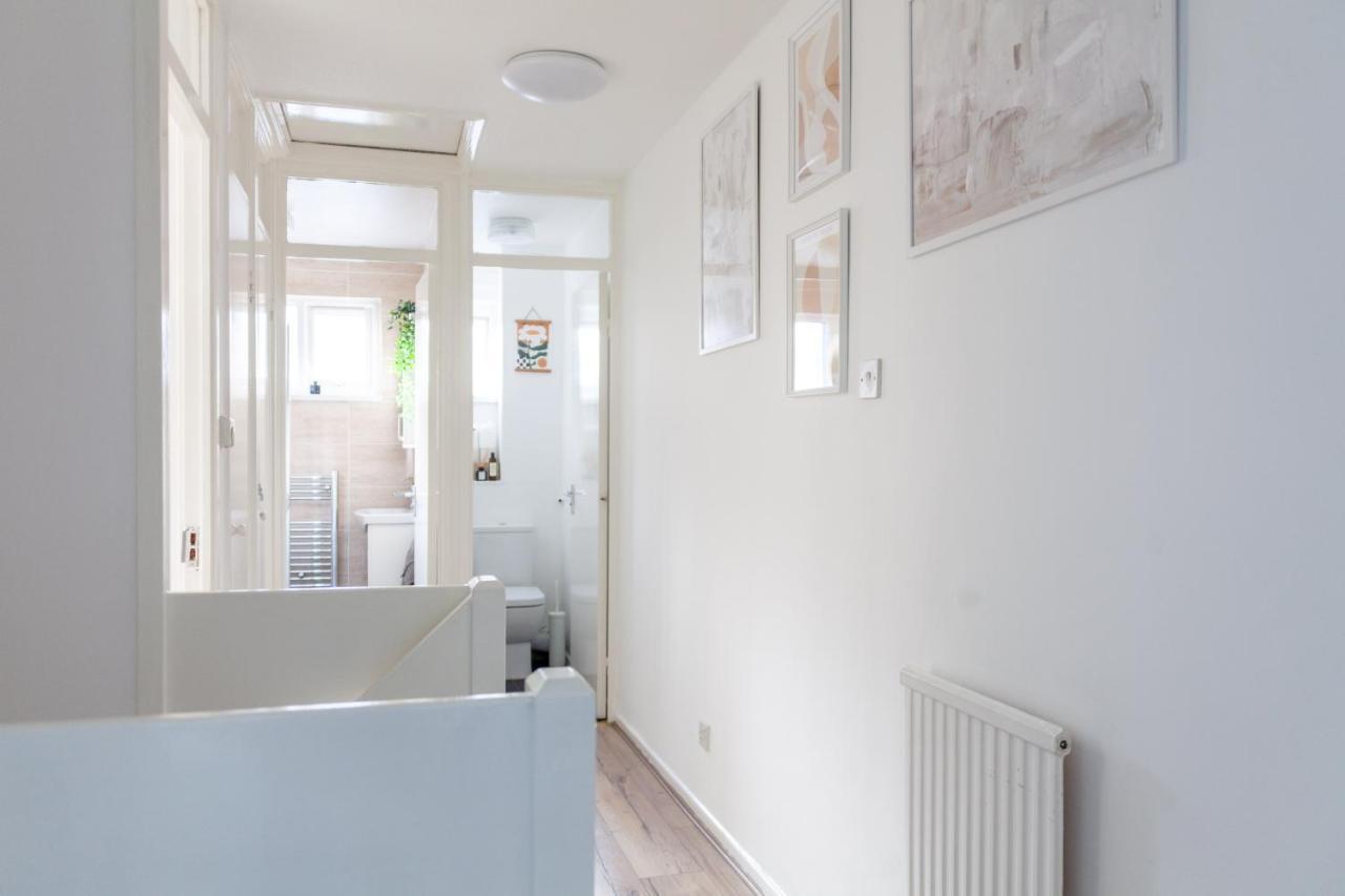 Arte Stays - 3-Bedroom Bright House London, Haggerston, Garden, Parking, 8 Min Walk To Haggerston Station, Weekly Or Monthly Stays, Serviced Accommodation - 7 Guests Εξωτερικό φωτογραφία