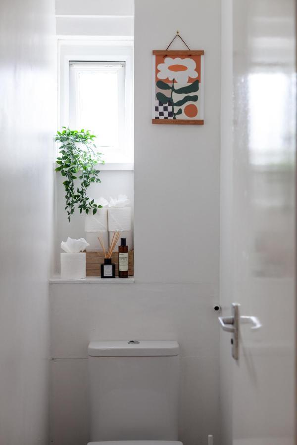 Arte Stays - 3-Bedroom Bright House London, Haggerston, Garden, Parking, 8 Min Walk To Haggerston Station, Weekly Or Monthly Stays, Serviced Accommodation - 7 Guests Εξωτερικό φωτογραφία