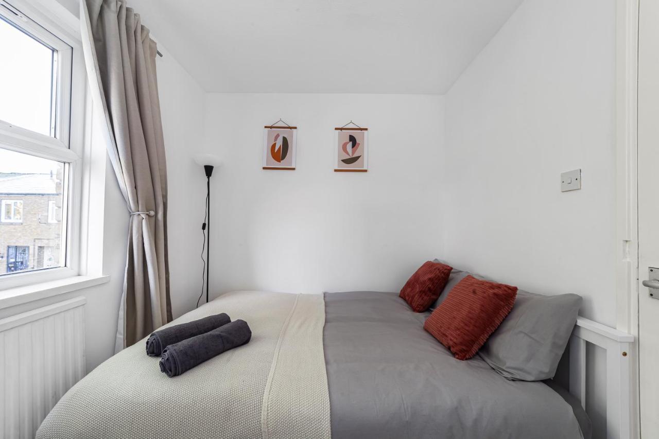 Arte Stays - 3-Bedroom Bright House London, Haggerston, Garden, Parking, 8 Min Walk To Haggerston Station, Weekly Or Monthly Stays, Serviced Accommodation - 7 Guests Εξωτερικό φωτογραφία